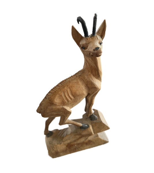 Handgeschnitzte Holzfigur – Gämse auf Sockel (ca. 20 cm)